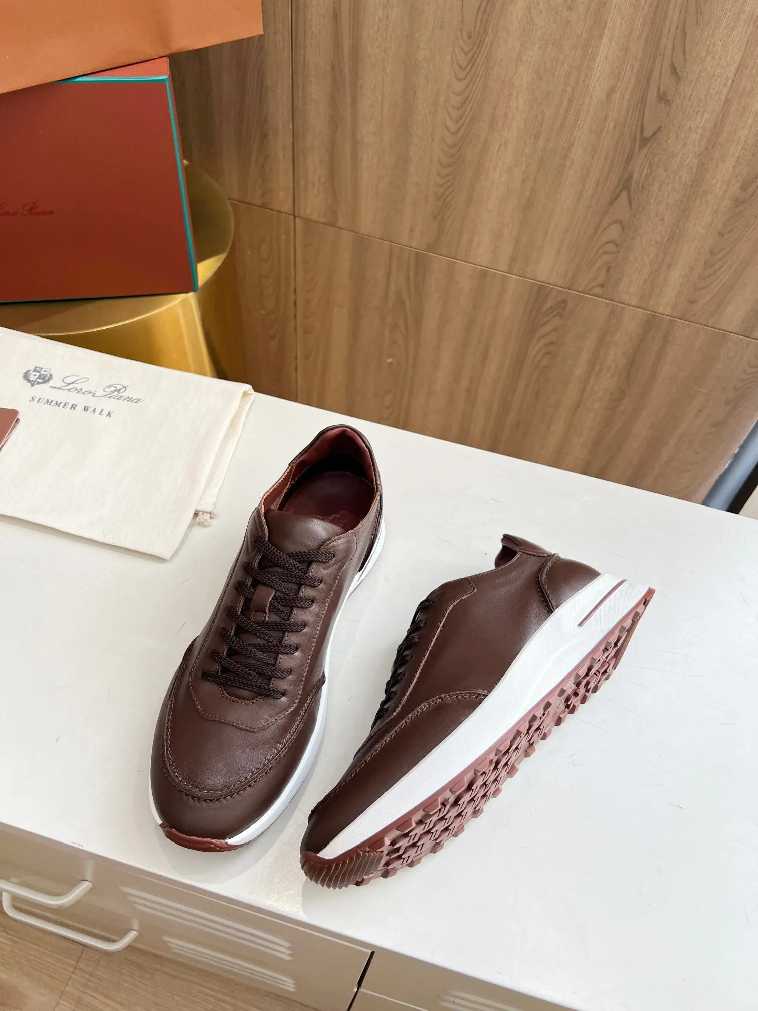 Men's Men's Shoes 💰620 👑Loro Piana* Purchase the original 1:1 copy. Founded the existing Loro Piana company on April 24, 1924. It is now the sixth generation of family business, providing high-quality products to customers who are discerning about taste and quality. Imported calfskin fabrics. The interior is made of imported A-grade water-dyed cow lining. 💝 Focus on top quality, pay for what you pay, and compare the inner details. Original authentic packaging. Code number: 39-45